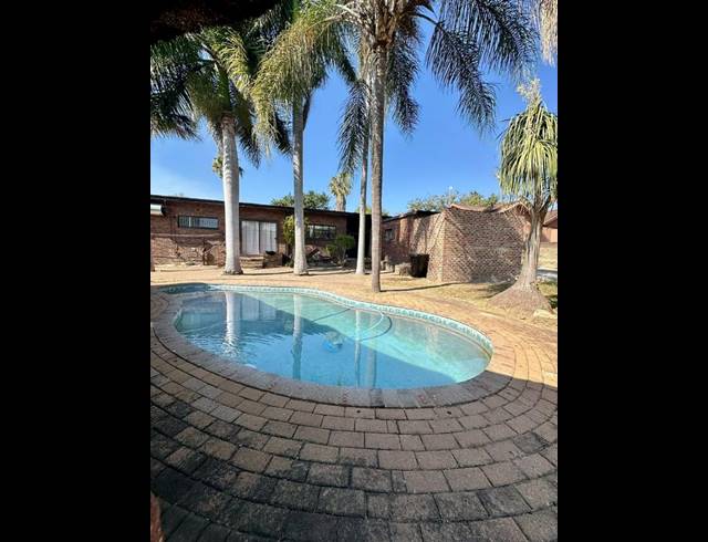 3 BEDROOM HOUSE FOR SALE IN WEST ACRES EXT 8